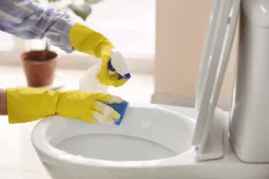 Come pulire il bagno con la candeggina?