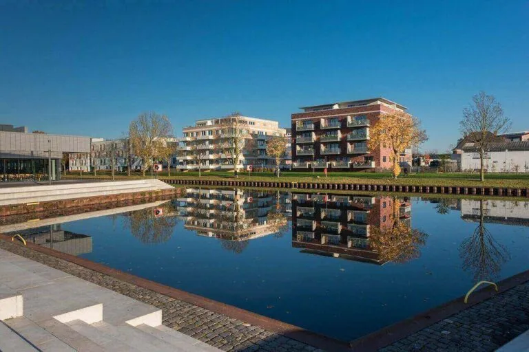 Comfort e privacy in condominio: scegliere gli arredi per gli spazi esterni condivisi